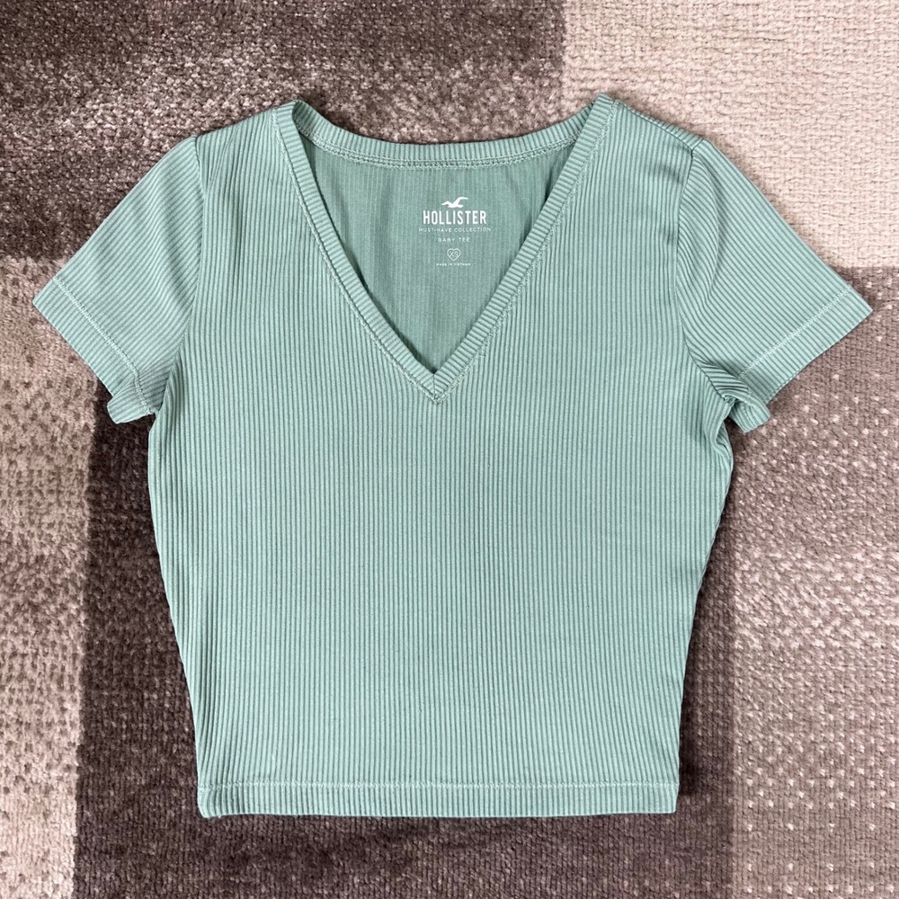 Hollister Must Have Collection Ribbed V Neck Baby Tee Mint Green XS - Picture 1 of 6